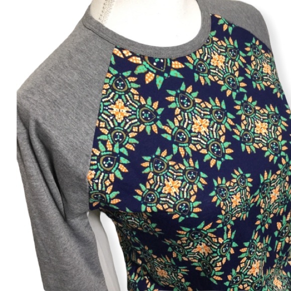 Lularoe Randy tee size XS NWT Abstract pattern - Picture 6 of 9
